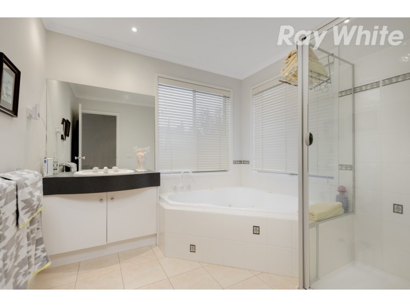 27 Tennyson Circuit, Mill Park VIC 3082