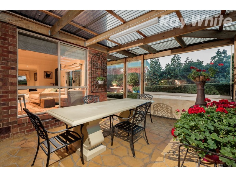 27 Tennyson Circuit, Mill Park VIC 3082