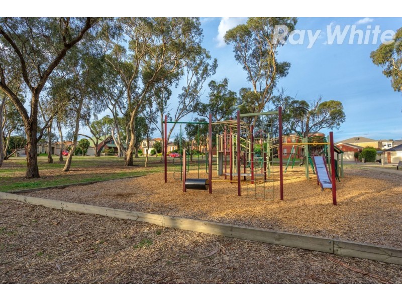 27 Tennyson Circuit, Mill Park VIC 3082