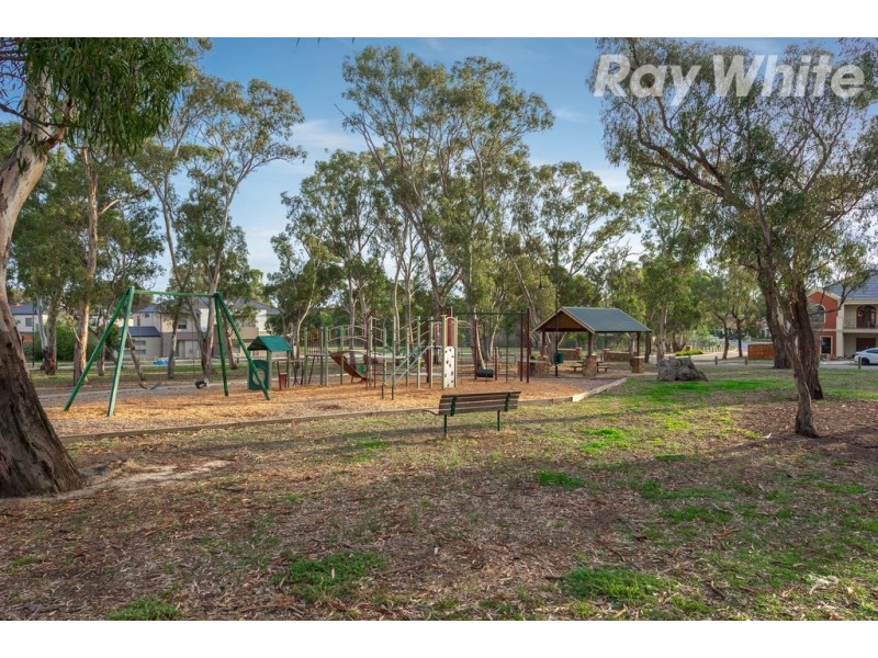 27 Tennyson Circuit, Mill Park VIC 3082