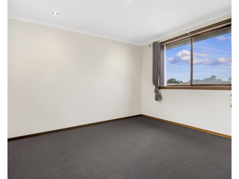 9 Coventry Crescent, Mill Park VIC 3082