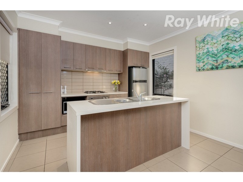 6 Saratoga Walk, Epping VIC 3076