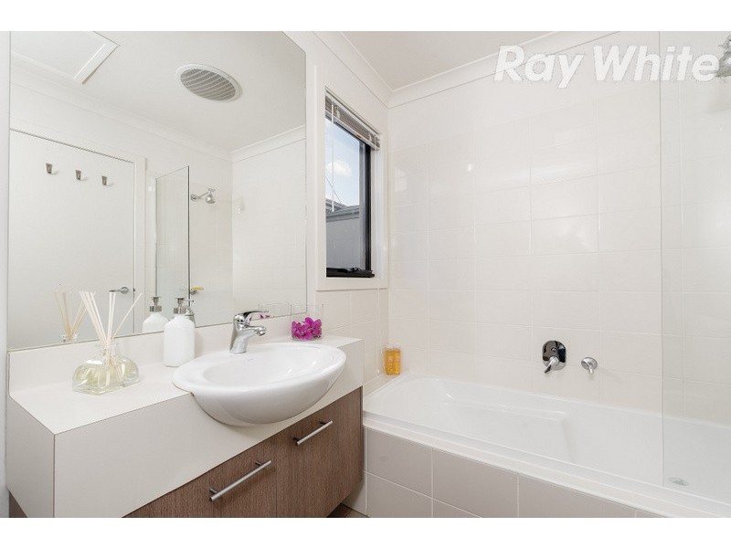 6 Saratoga Walk, Epping VIC 3076