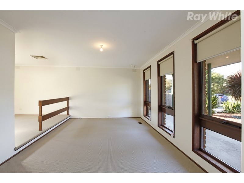 18 Streeton Circuit, Mill Park VIC 3082
