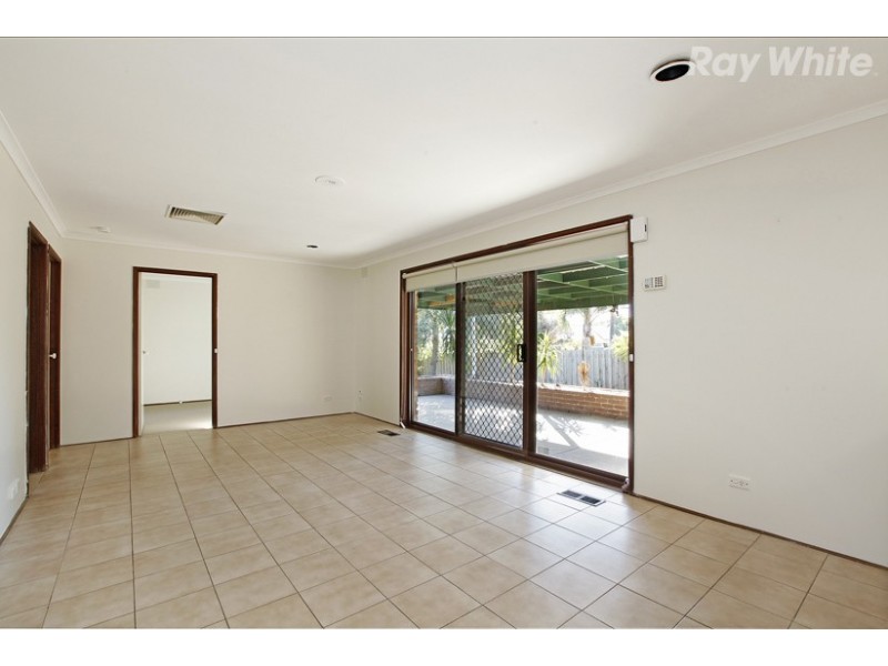 18 Streeton Circuit, Mill Park VIC 3082