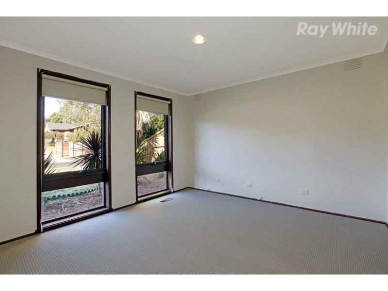 18 Streeton Circuit, Mill Park VIC 3082