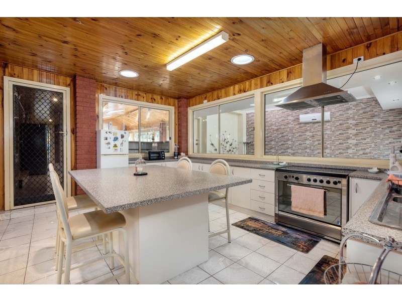 5 Wildfire Court, Mill Park VIC 3082