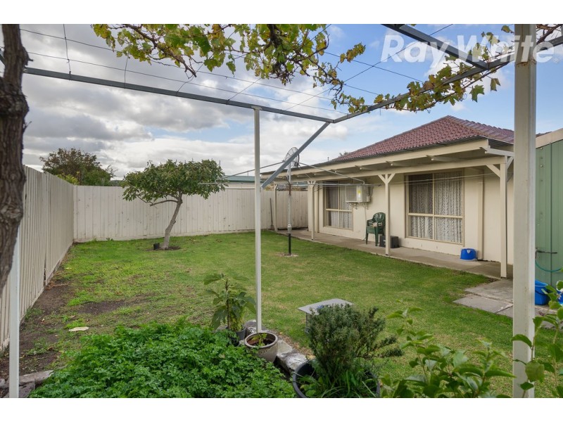 15 Stella Drive, Thomastown VIC 3074