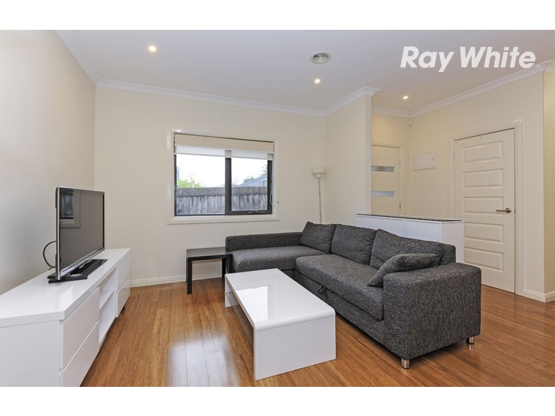 2/16 Charlton Crescent, Reservoir VIC 3073