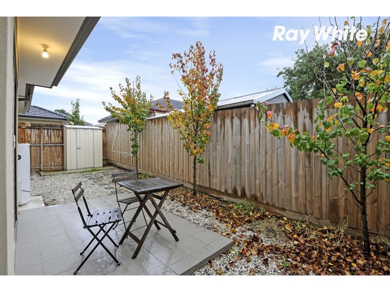2/16 Charlton Crescent, Reservoir VIC 3073