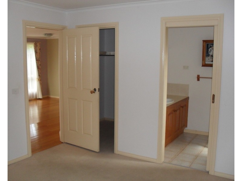 2 Bremner Court, Mill Park VIC 3082