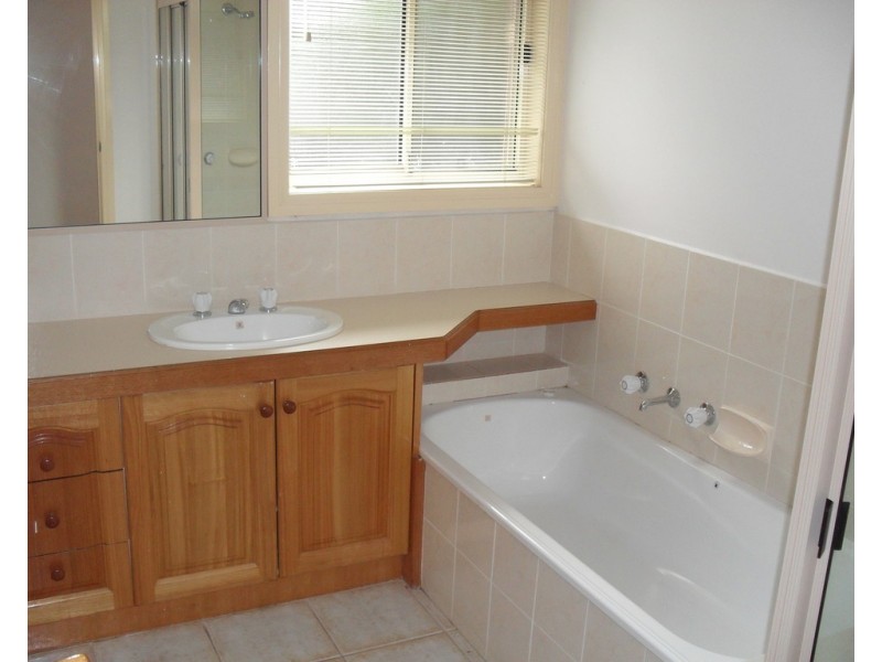 2 Bremner Court, Mill Park VIC 3082