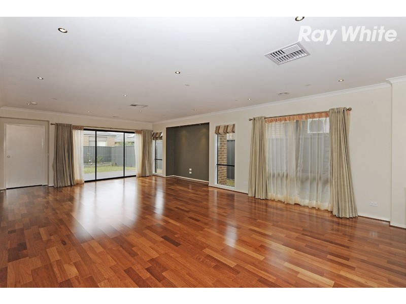 30 St Leonard Drive, South Morang VIC 3752