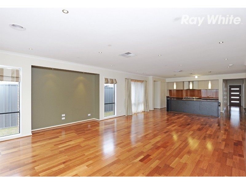 30 St Leonard Drive, South Morang VIC 3752