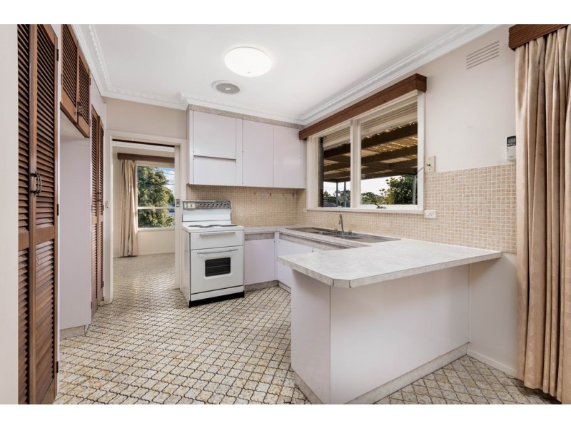 15 Luton Way, Bundoora VIC 3083