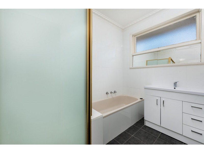 15 Luton Way, Bundoora VIC 3083