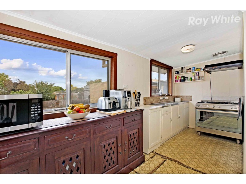 75 St Vigeons Road, Reservoir VIC 3073