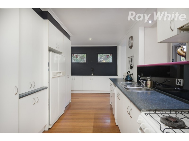 8 Busst Drive, Watsonia North VIC 3087