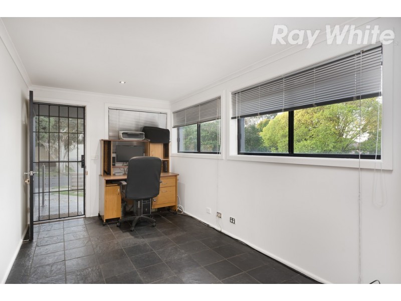 8 Busst Drive, Watsonia North VIC 3087
