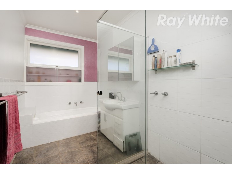 8 Busst Drive, Watsonia North VIC 3087