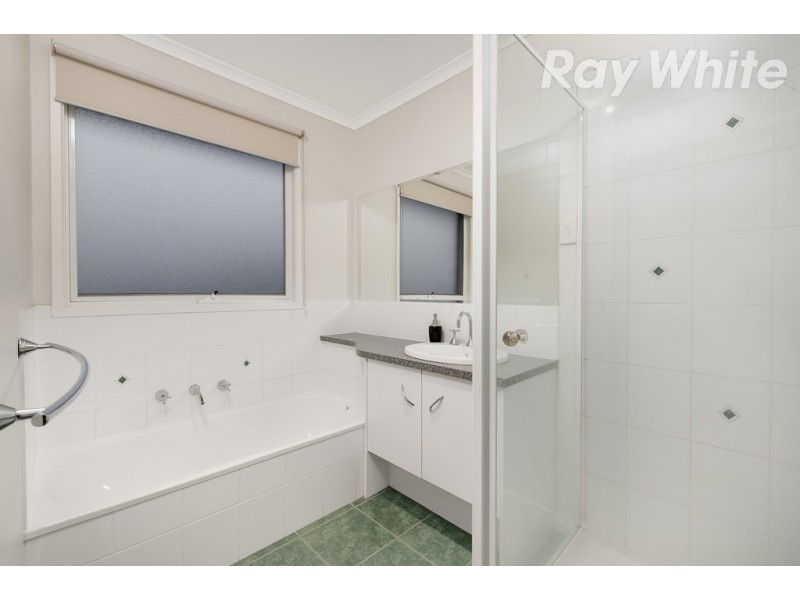 17 Henry Cable Court, Mill Park VIC 3082