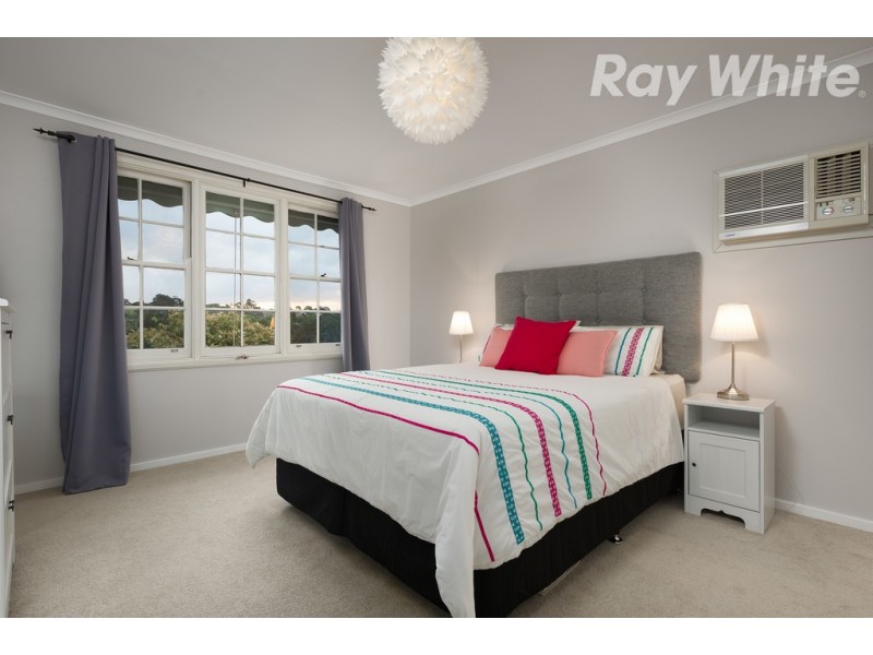 8 Ronald Court, Watsonia North VIC 3087