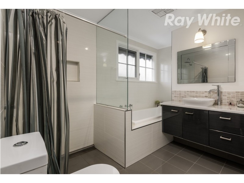 8 Ronald Court, Watsonia North VIC 3087