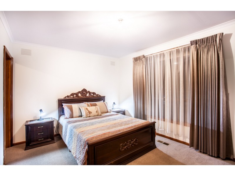 13 Swindon Court, Lalor VIC 3075