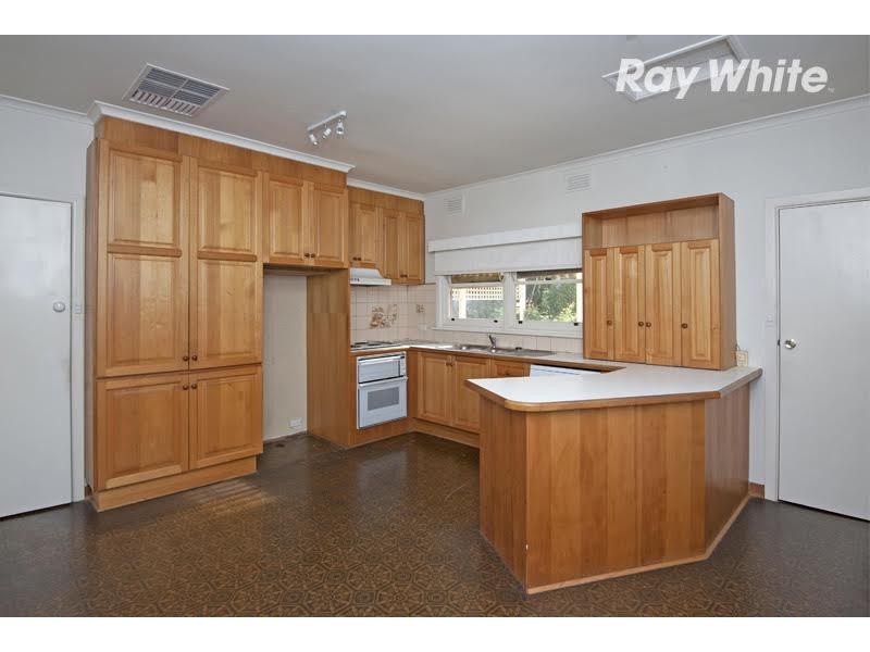 16 Clunes Street, Kingsbury VIC 3083