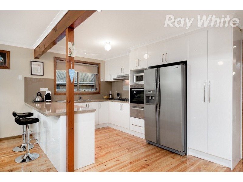 2 Ratcliffe Close, Mill Park VIC 3082