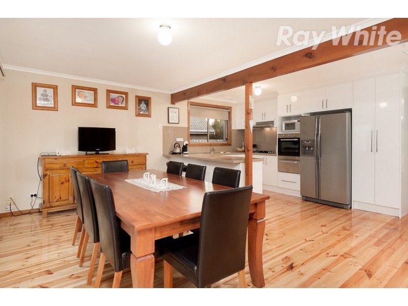 2 Ratcliffe Close, Mill Park VIC 3082