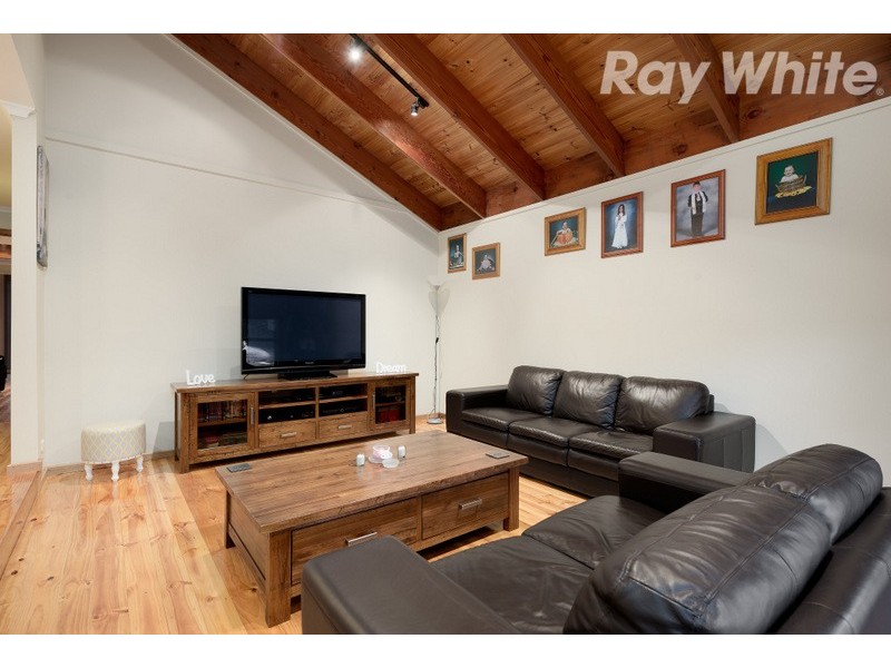 2 Ratcliffe Close, Mill Park VIC 3082