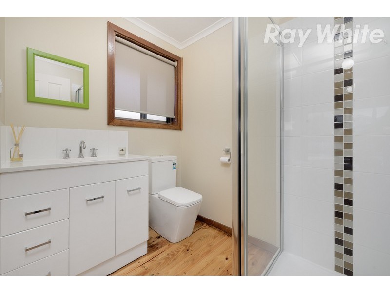 2 Ratcliffe Close, Mill Park VIC 3082