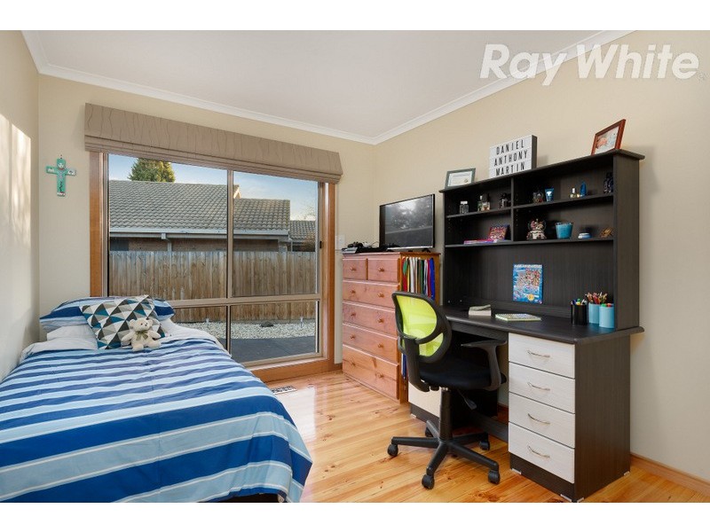 2 Ratcliffe Close, Mill Park VIC 3082