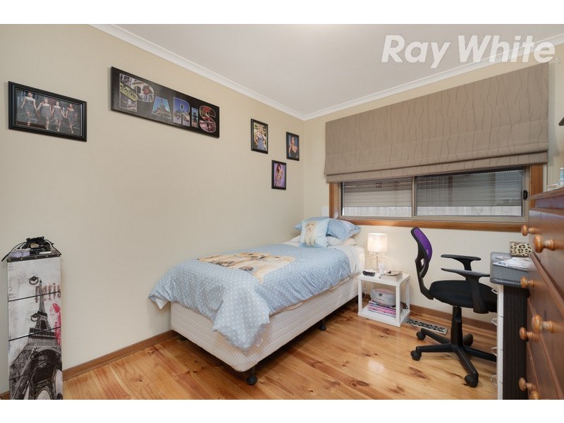 2 Ratcliffe Close, Mill Park VIC 3082