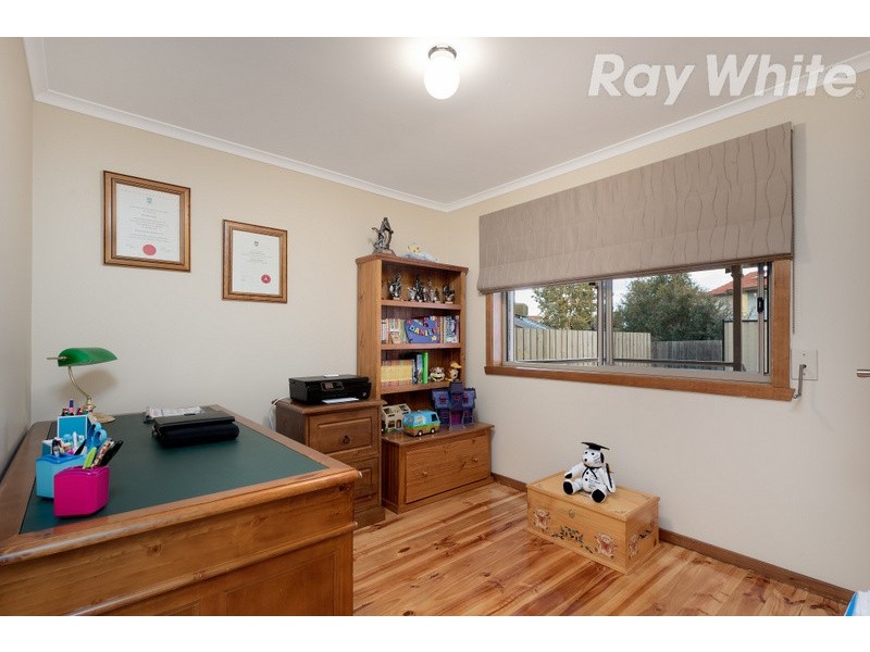 2 Ratcliffe Close, Mill Park VIC 3082