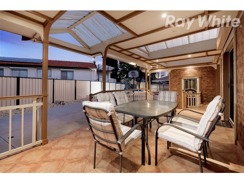 2 Ratcliffe Close, Mill Park VIC 3082