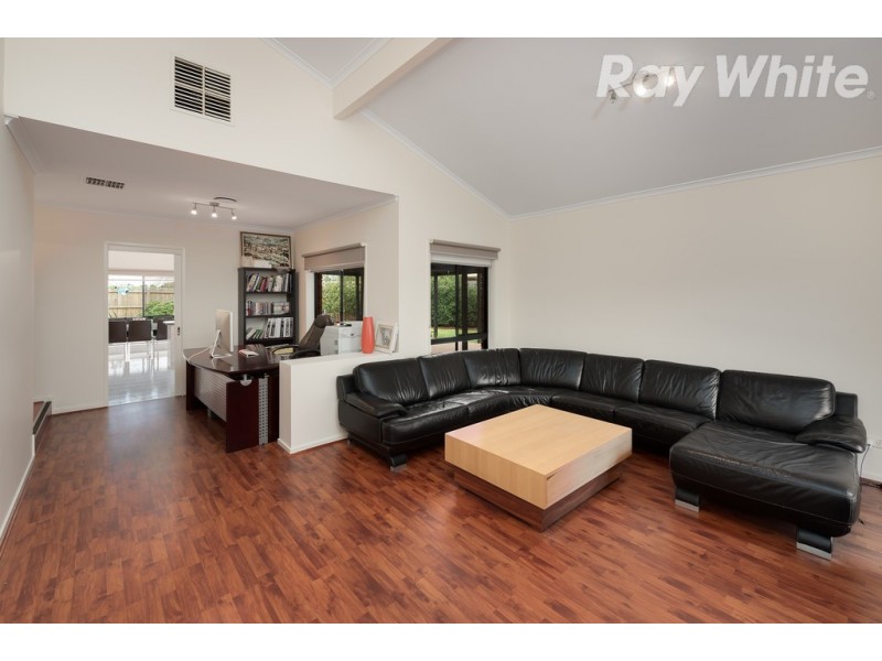 4 Underwood Close, Mill Park VIC 3082