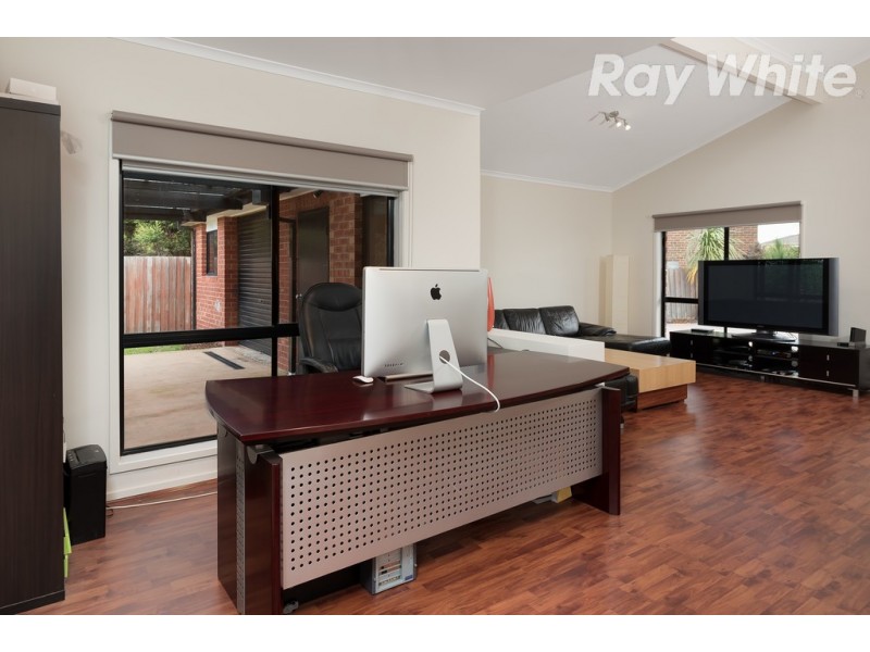 4 Underwood Close, Mill Park VIC 3082
