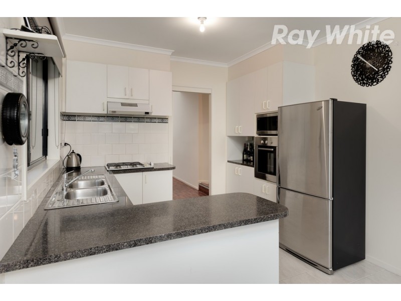 4 Underwood Close, Mill Park VIC 3082