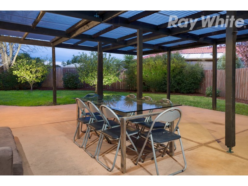 4 Underwood Close, Mill Park VIC 3082