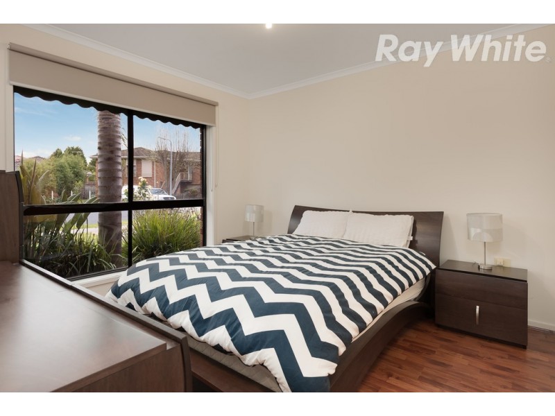 4 Underwood Close, Mill Park VIC 3082