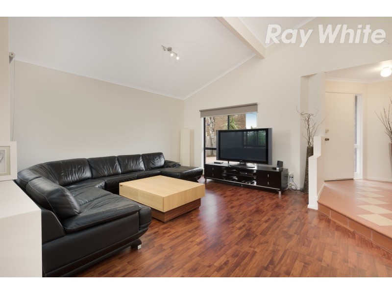 4 Underwood Close, Mill Park VIC 3082