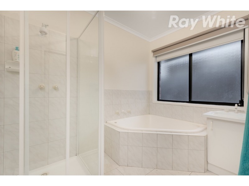 4 Underwood Close, Mill Park VIC 3082