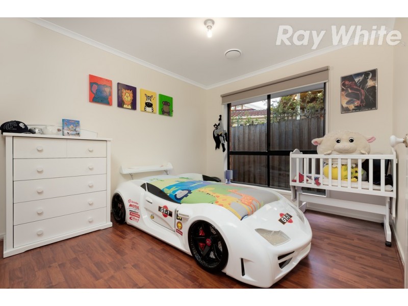 4 Underwood Close, Mill Park VIC 3082