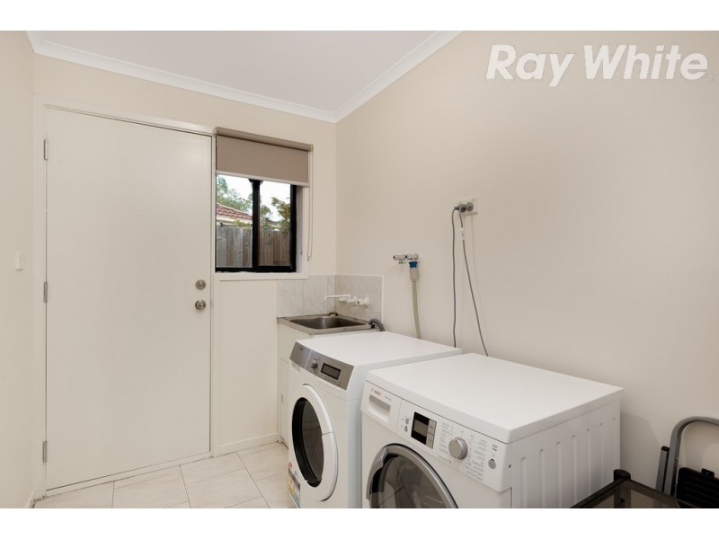 4 Underwood Close, Mill Park VIC 3082