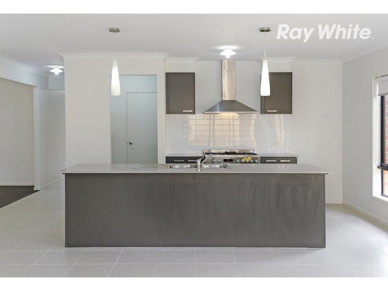 11 Ferngully Crescent, South Morang VIC 3752