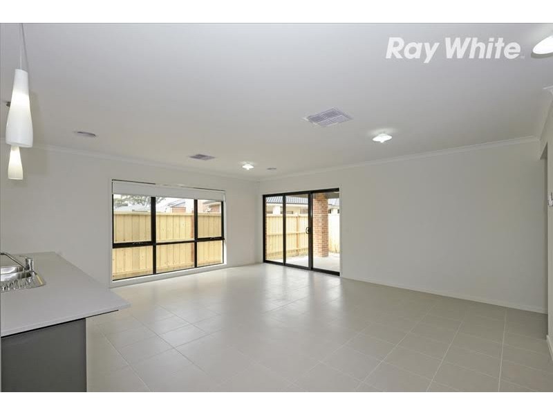 11 Ferngully Crescent, South Morang VIC 3752