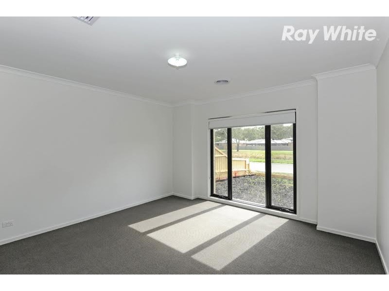 11 Ferngully Crescent, South Morang VIC 3752