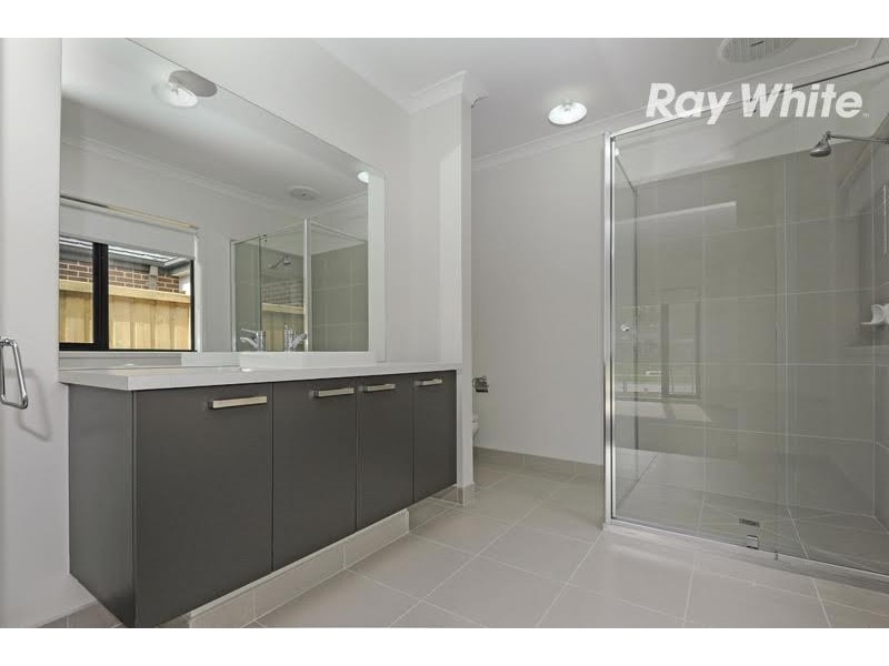 11 Ferngully Crescent, South Morang VIC 3752